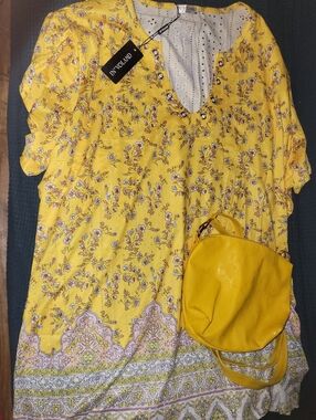 Bundle of In'Violand Yellow Floral Boho Tunic Shirt and Matching Purse Size 20W